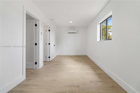 Купить виллу или дом в Майами, Флорида 4 спальни, 149.02м2, № 2043467 - фото 17