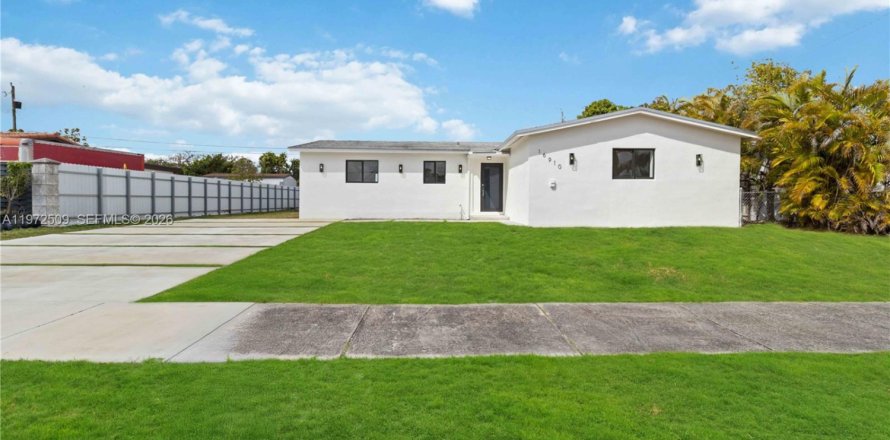 Дом в Майами, Флорида 4 спальни, 149.02м2 № 2043467