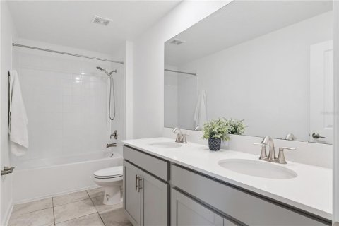 House in STOREY PARK in Orlando, Florida 5 bedrooms, 228.63 sq.m. № 2124832 - photo 22