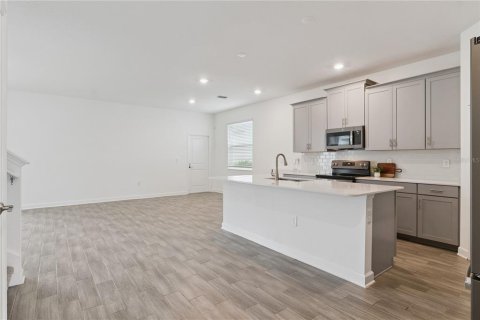 House in STOREY PARK in Orlando, Florida 5 bedrooms, 228.63 sq.m. № 2124832 - photo 12