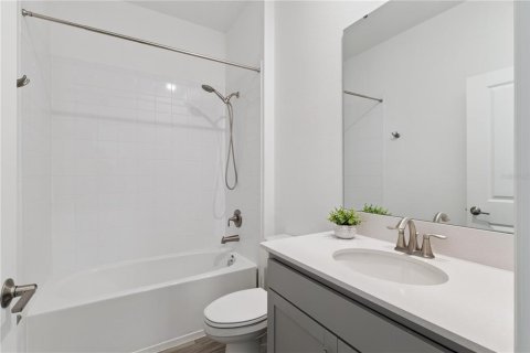 House in STOREY PARK in Orlando, Florida 5 bedrooms, 228.63 sq.m. № 2124832 - photo 8