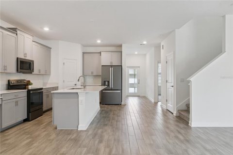 House in STOREY PARK in Orlando, Florida 5 bedrooms, 228.63 sq.m. № 2124832 - photo 10