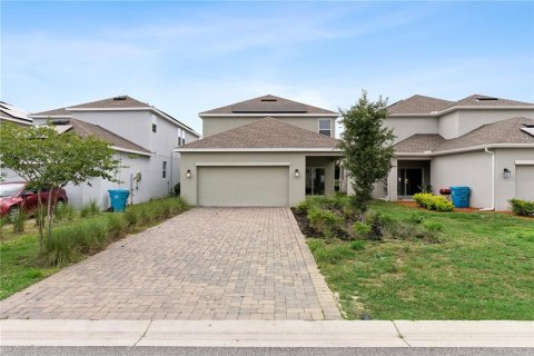 House in STOREY PARK in Orlando, Florida 5 bedrooms, 228.63 sq.m. № 2124832 - photo 2