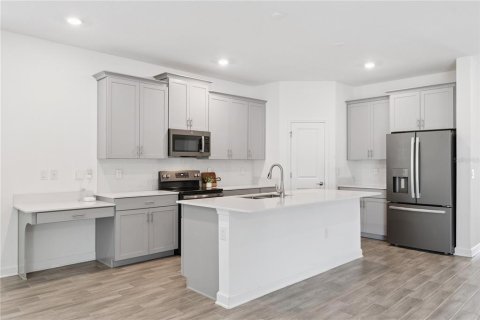 House in STOREY PARK in Orlando, Florida 5 bedrooms, 228.63 sq.m. № 2124832 - photo 11