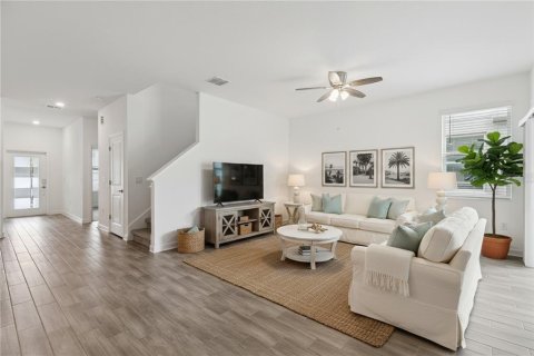 House in STOREY PARK in Orlando, Florida 5 bedrooms, 228.63 sq.m. № 2124832 - photo 4