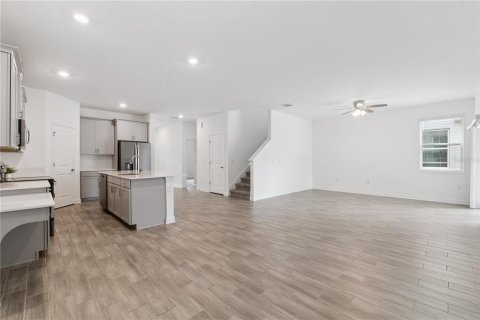 House in STOREY PARK in Orlando, Florida 5 bedrooms, 228.63 sq.m. № 2124832 - photo 14