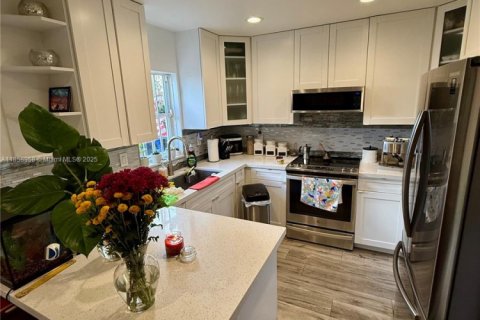Condo in Miami, Florida, 3 bedrooms  № 1887414 - photo 16