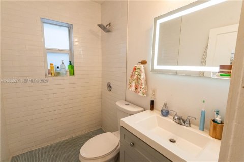 Villa ou maison à vendre à Miami, Floride: 2 chambres, 93 m2 № 2248242 - photo 14