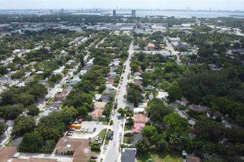 Villa ou maison à vendre à Miami, Floride: 2 chambres, 93 m2 № 2248242 - photo 21