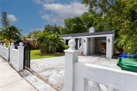 Villa ou maison à vendre à Miami, Floride: 2 chambres, 93 m2 № 2248242 - photo 25