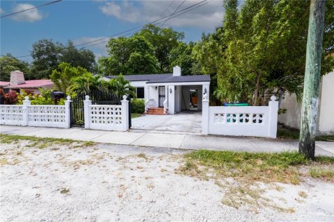 Villa ou maison à vendre à Miami, Floride: 2 chambres, 93 m2 № 2248242 - photo 24