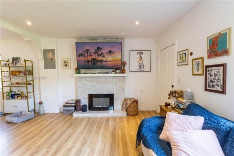 Villa ou maison à vendre à Miami, Floride: 2 chambres, 93 m2 № 2248242 - photo 4