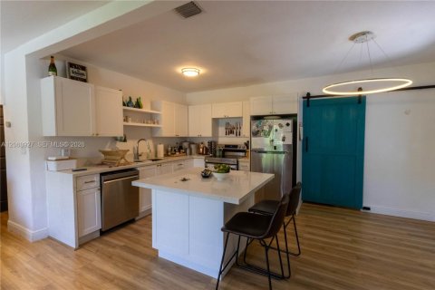 Villa ou maison à vendre à Miami, Floride: 2 chambres, 93 m2 № 2248242 - photo 7