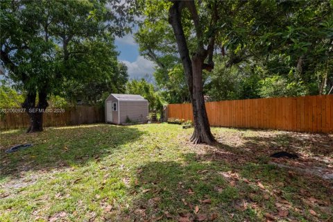 Villa ou maison à vendre à Miami, Floride: 2 chambres, 93 m2 № 2248242 - photo 17