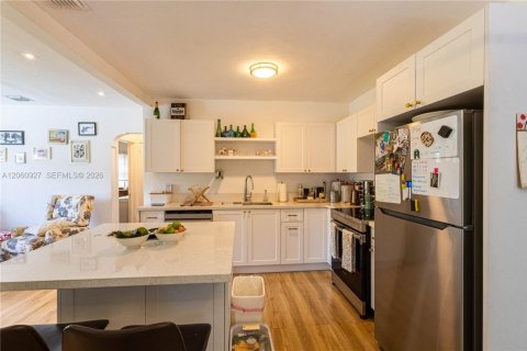 Villa ou maison à vendre à Miami, Floride: 2 chambres, 93 m2 № 2248242 - photo 9