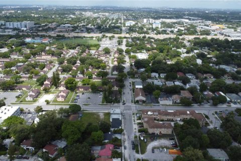 Villa ou maison à vendre à Miami, Floride: 2 chambres, 93 m2 № 2248242 - photo 22