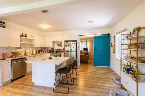 Villa ou maison à vendre à Miami, Floride: 2 chambres, 93 m2 № 2248242 - photo 8