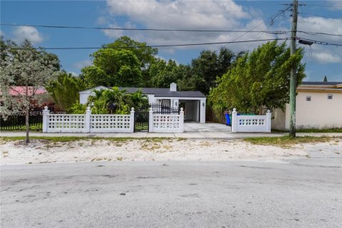Villa ou maison à vendre à Miami, Floride: 2 chambres, 93 m2 № 2248242 - photo 23