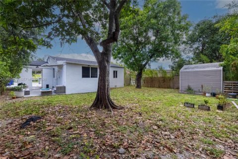Villa ou maison à vendre à Miami, Floride: 2 chambres, 93 m2 № 2248242 - photo 18
