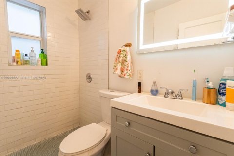 Villa ou maison à vendre à Miami, Floride: 2 chambres, 93 m2 № 2248242 - photo 15