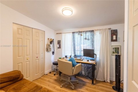 Villa ou maison à vendre à Miami, Floride: 2 chambres, 93 m2 № 2248242 - photo 16