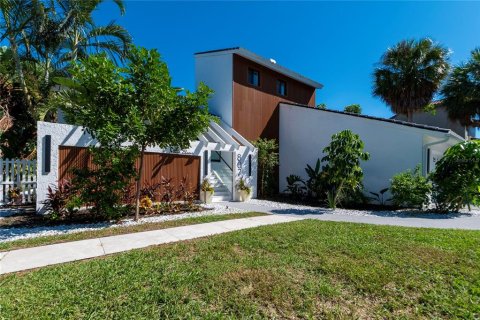 Villa ou maison à Tierra Verde, Floride 3 chambres, 233.18 m2 № 2421778