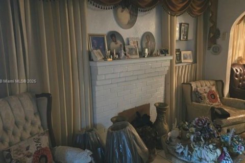 Villa ou maison à vendre à Miami, Floride: 3 chambres, 127 m2 № 1887461 - photo 2