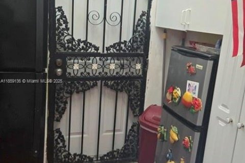 Villa ou maison à vendre à Miami, Floride: 3 chambres, 127 m2 № 1887461 - photo 13