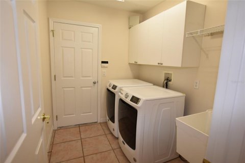 Casa en alquiler en Orlando, Florida, 6 dormitorios, 340.12 m2 № 1686887 - foto 15