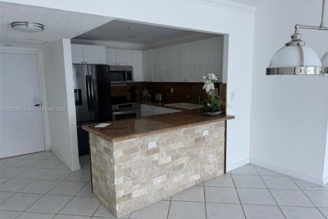 Condo in Miami Beach, Florida, 1 bedroom  № 1934261 - photo 12