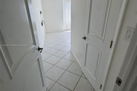 Condo in Miami Beach, Florida, 1 bedroom  № 1934261 - photo 11
