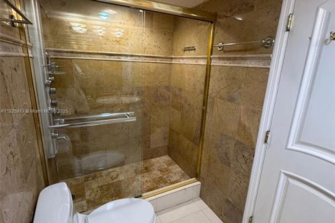 Condo in Miami Beach, Florida, 1 bedroom  № 1934261 - photo 15