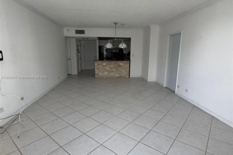 Condo in Miami Beach, Florida, 1 bedroom  № 1934261 - photo 9
