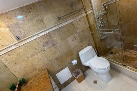 Condo in Miami Beach, Florida, 1 bedroom  № 1934261 - photo 17
