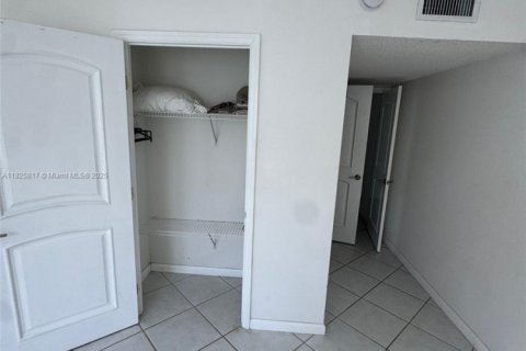 Condo in Miami Beach, Florida, 1 bedroom  № 1934261 - photo 10