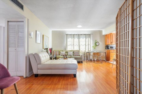 Condominio en venta en Hallandale Beach, Florida, 2 dormitorios, 87.33 m2 № 2085040 - foto 3