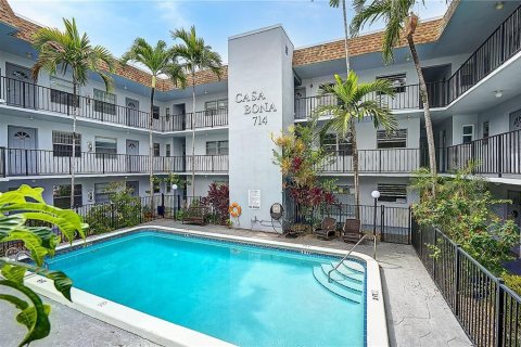 Condominio en Hallandale Beach, Florida, 2 dormitorios  № 2085040