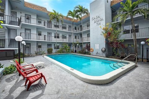 Condominio en venta en Hallandale Beach, Florida, 2 dormitorios, 87.33 m2 № 2085040 - foto 2