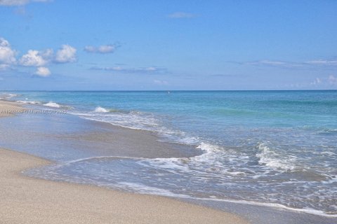 Condo in Juno Beach, Florida, 3 bedrooms  № 1953863 - photo 1