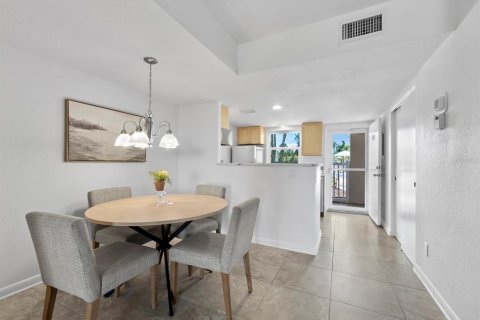 Condo in Longboat Key, Florida, 1 bedroom № 2157060 - photo 8