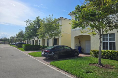 Touwnhouse à vendre à Pompano Beach, Floride: 3 chambres, 189.15 m2 № 1940650 - photo 2