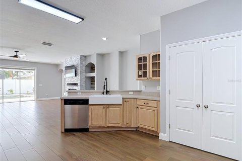 Villa ou maison à vendre à Tampa, Floride: 4 chambres, 224.82 m2 № 2400444 - photo 16