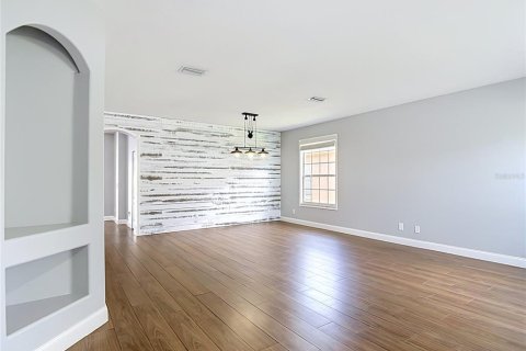 Villa ou maison à vendre à Tampa, Floride: 4 chambres, 224.82 m2 № 2400444 - photo 5