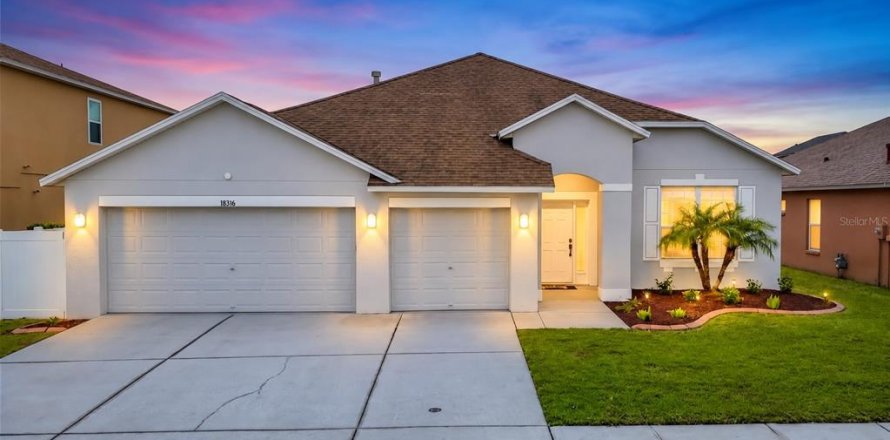 Villa ou maison à Tampa, Floride 4 chambres, 224.82 m2 № 2400444