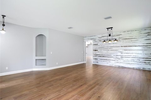 Villa ou maison à vendre à Tampa, Floride: 4 chambres, 224.82 m2 № 2400444 - photo 4