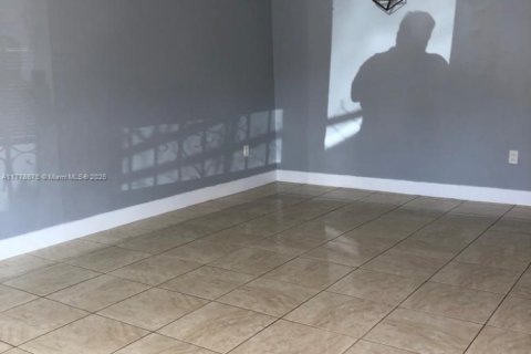 Villa ou maison à louer à Miami Gardens, Floride: 2 chambres, 89.19 m2 № 1714250 - photo 22