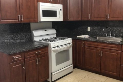 Villa ou maison à louer à Miami Gardens, Floride: 2 chambres, 89.19 m2 № 1714250 - photo 17