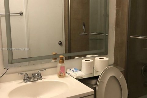 Villa ou maison à louer à Miami Gardens, Floride: 2 chambres, 89.19 m2 № 1714250 - photo 12