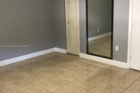 Villa ou maison à louer à Miami Gardens, Floride: 2 chambres, 89.19 m2 № 1714250 - photo 21