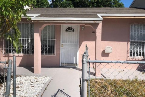 Villa ou maison à louer à Miami Gardens, Floride: 2 chambres, 89.19 m2 № 1714250 - photo 1